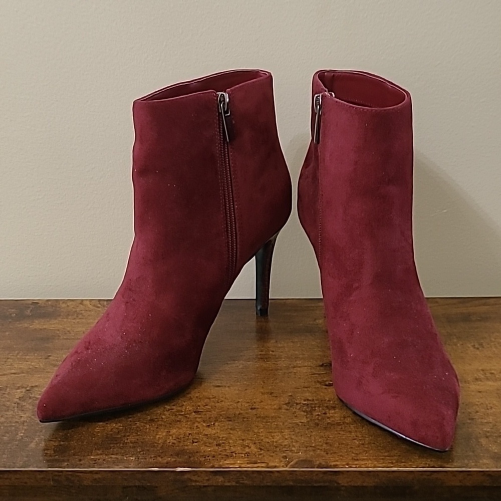 NWOT Shu Shop women's burgandy suede boots with snakeskin heels size 9